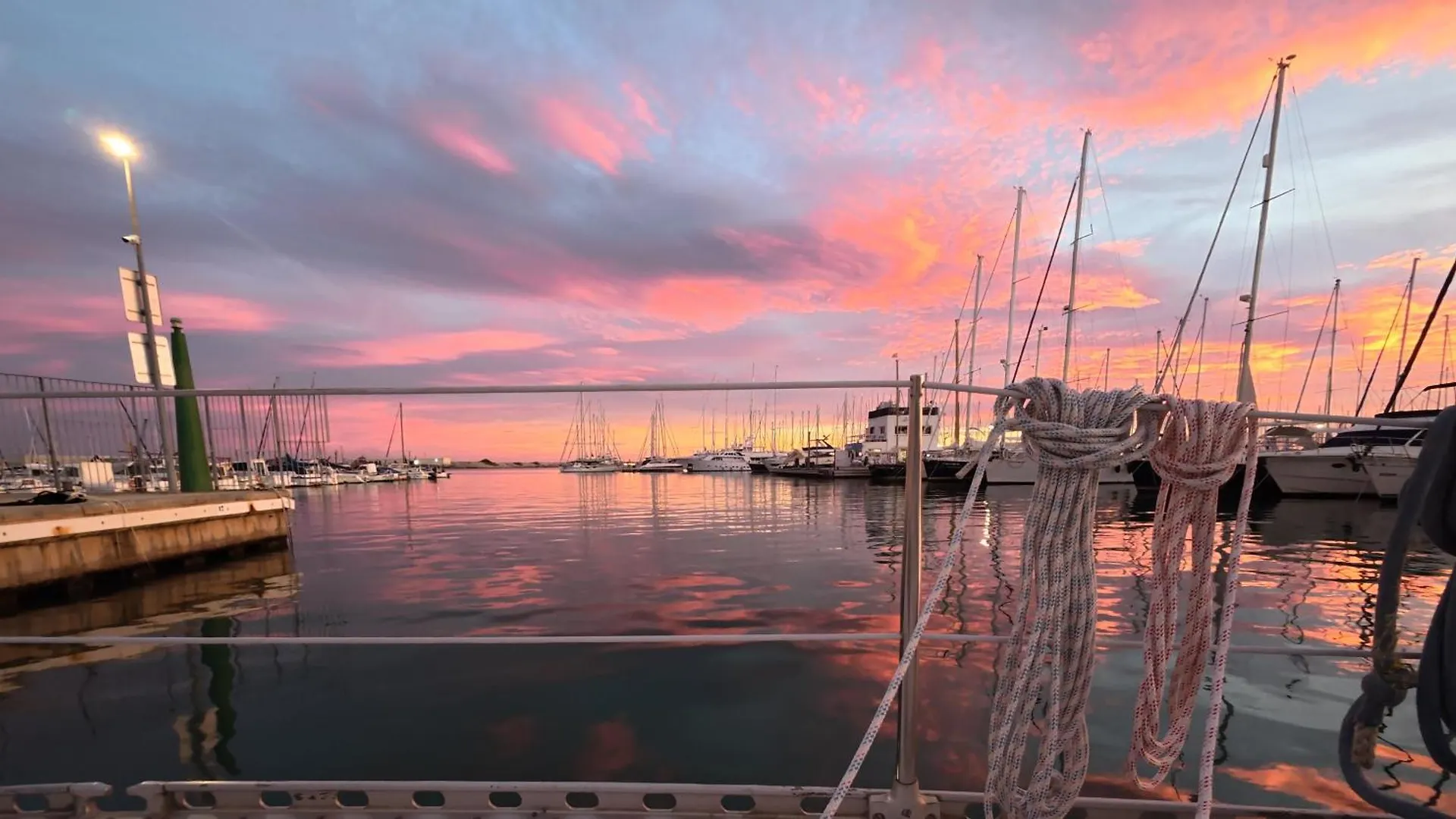 Magic Yacht Experience Elegance Inside And Out Hotel Vilanova i la Geltrú 0*,  Spanien