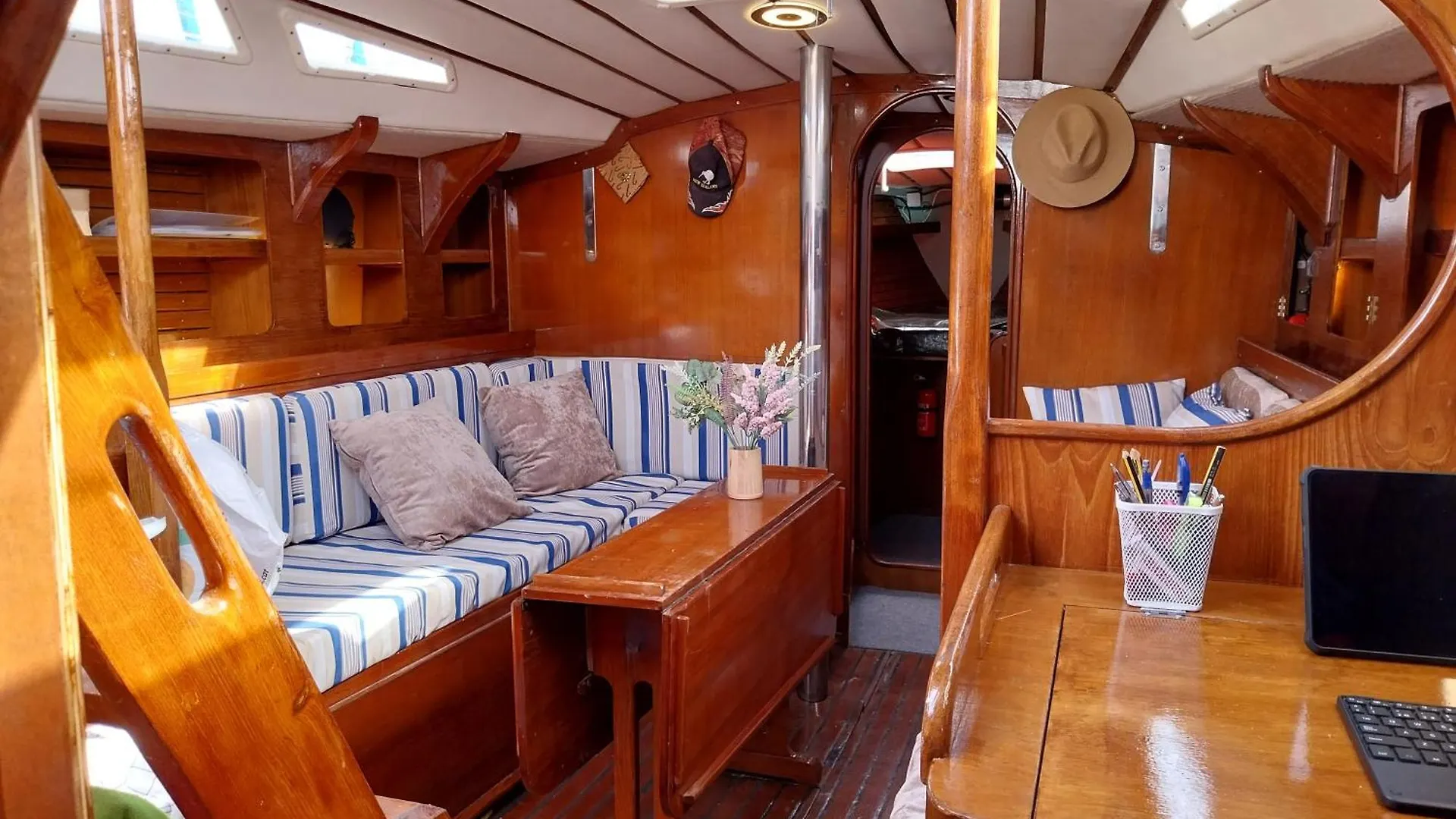 Magic Yacht Experience Elegance Inside And Out Hotel Vilanova i la Geltrú