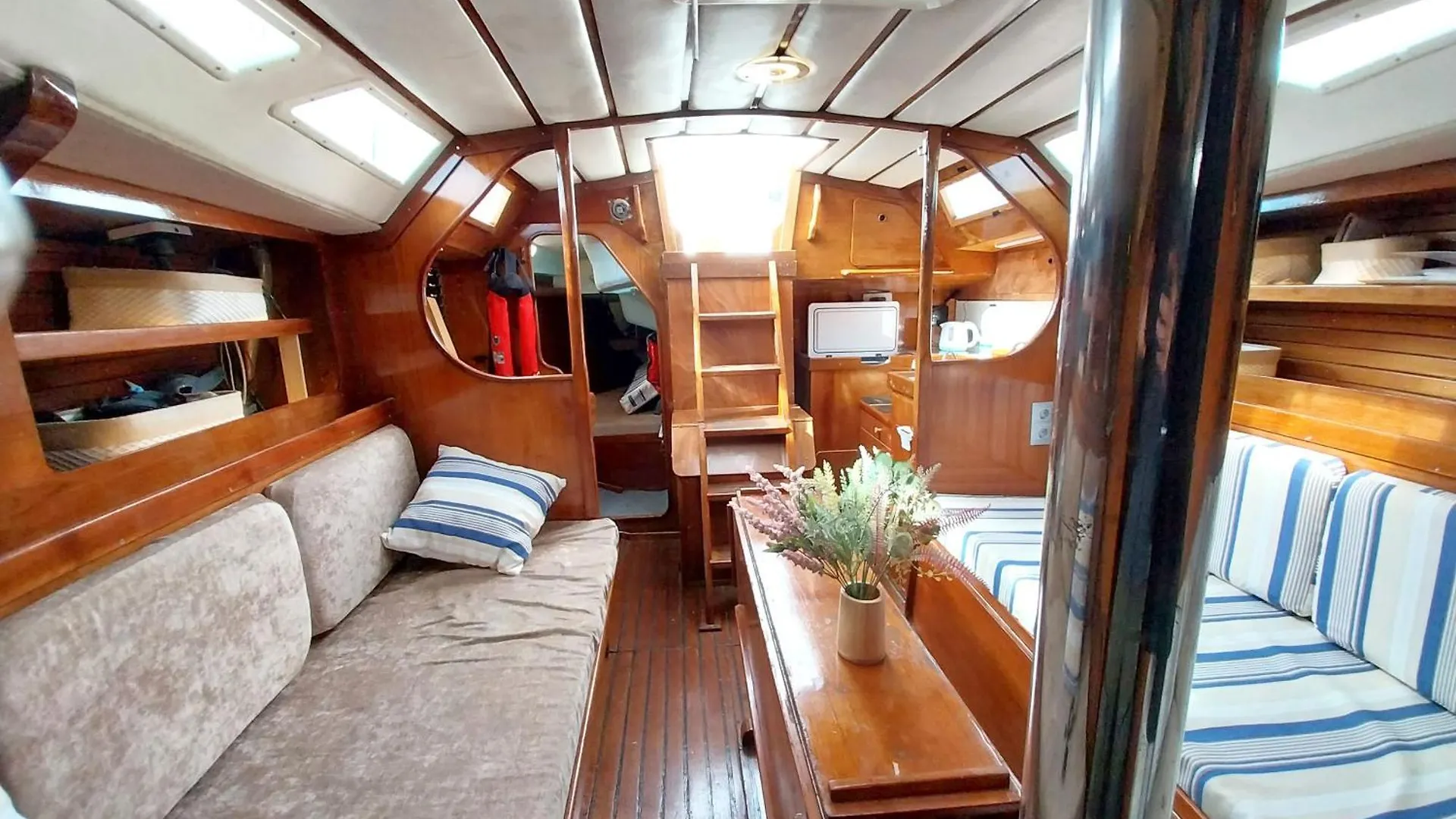 Magic Yacht Experience Elegance Inside And Out Hotel Vilanova i la Geltrú Spanien